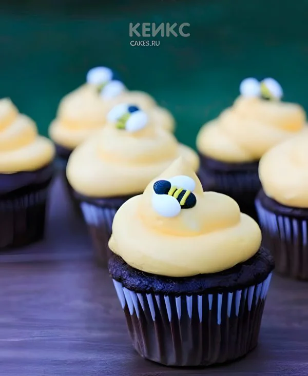 Желтые капкейки с пчелками Фото