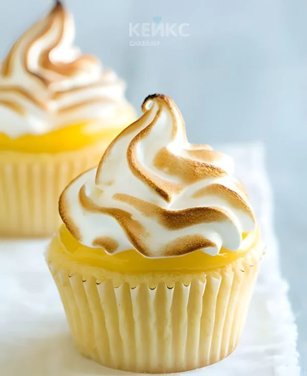 Карамельные желтые капкейки Фото