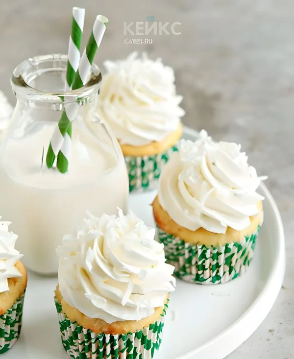 Кокосовые капкейки со стружкой Фото