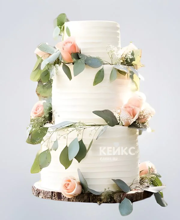 Трехъярусный летний свадебный торт в стиле рустик Фото