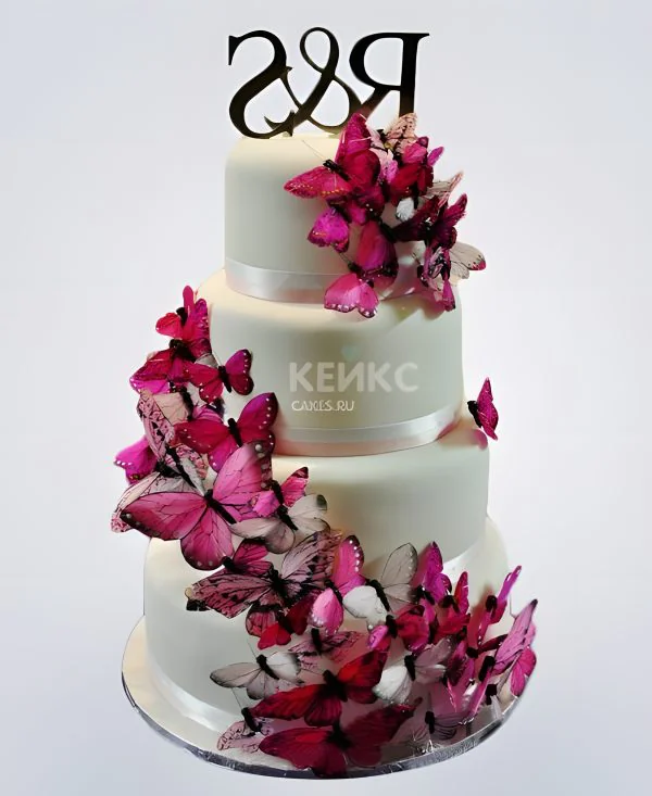 Свадебный торт с разноцветными бабочками и буквами Свадебный торт с разноцветными бабочками и буквами Фото
