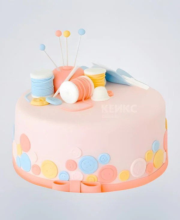 Милый розовый торт с нитками в горошек Милый розовый торт с нитками в горошек Фото