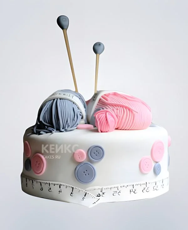 Торт белый с нитками и спицами Торт белый с нитками и спицами Фото