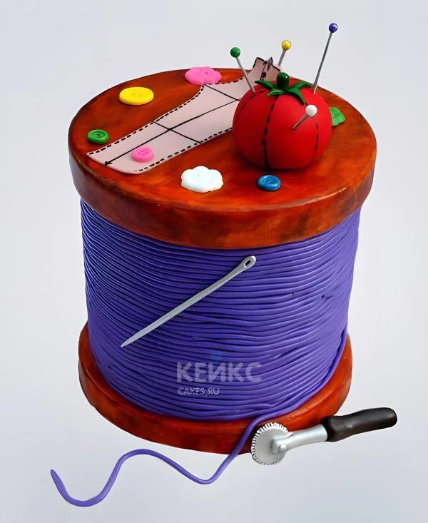 Яркий торт в виде мотка ниток Яркий торт в виде мотка ниток Фото