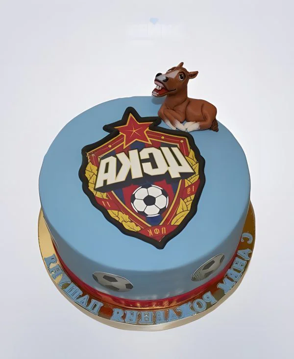 Голубой торт с эмблемой ЦСКА и мячами Голубой торт с эмблемой ЦСКА и мячами Фото