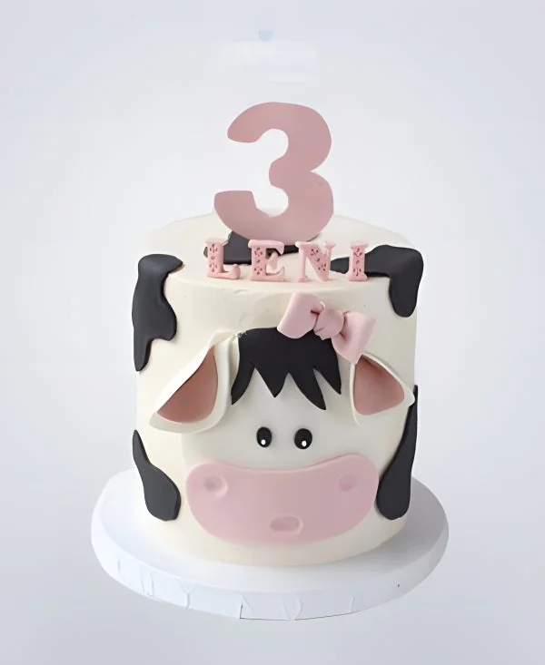 Торт в виде коровы с цифрой 3 Фото
