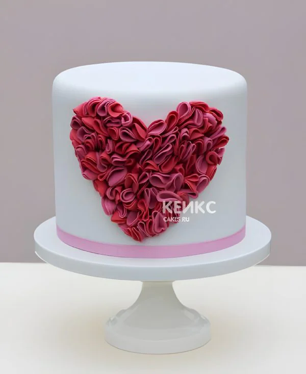 Голубой торт с большим кружевным сердцем Фото