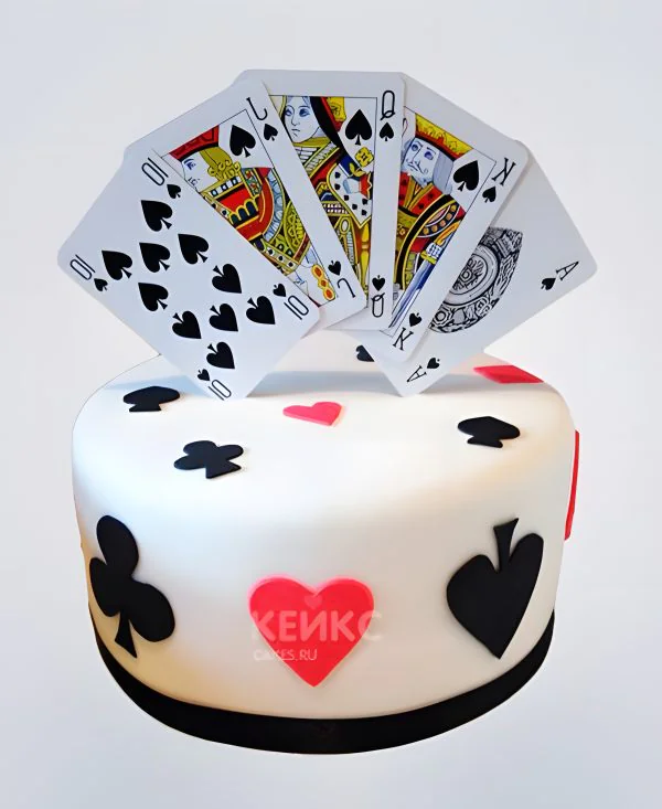 Белый торт с картами Белый торт с картами Фото