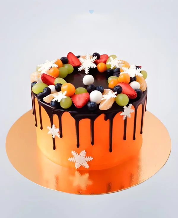 Оранжевый торт с фруктами и ягодами на день рождения ребенку Фото