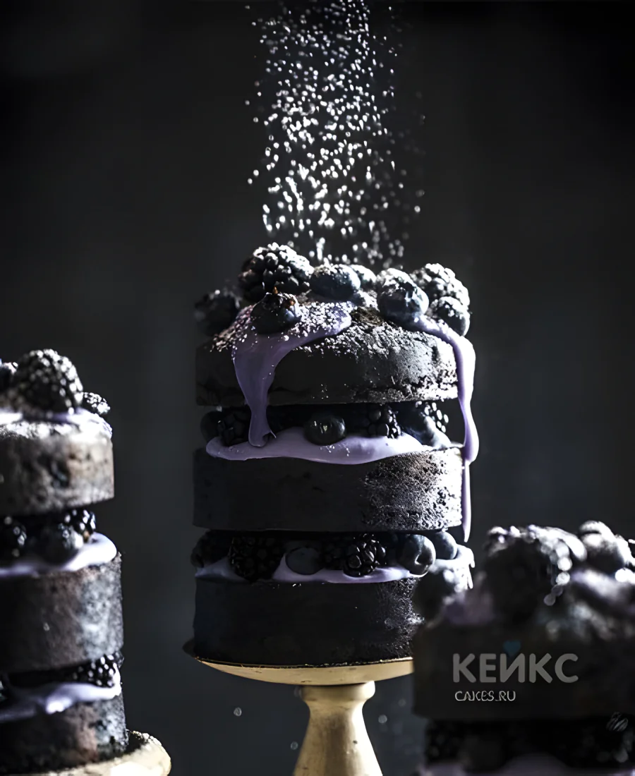 Небольшой шоколадно-фруктовый торт с ягодами Небольшой шоколадно-фруктовый торт с ягодами Фото