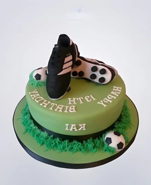 Торт футбол с бутсами и мячиками Торт футбол с бутсами и мячиками Фото