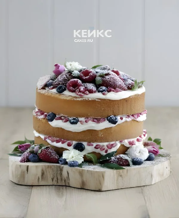 Открытый торт с цветами и ягодами на день рождения Открытый торт с цветами и ягодами на день рождения Фото