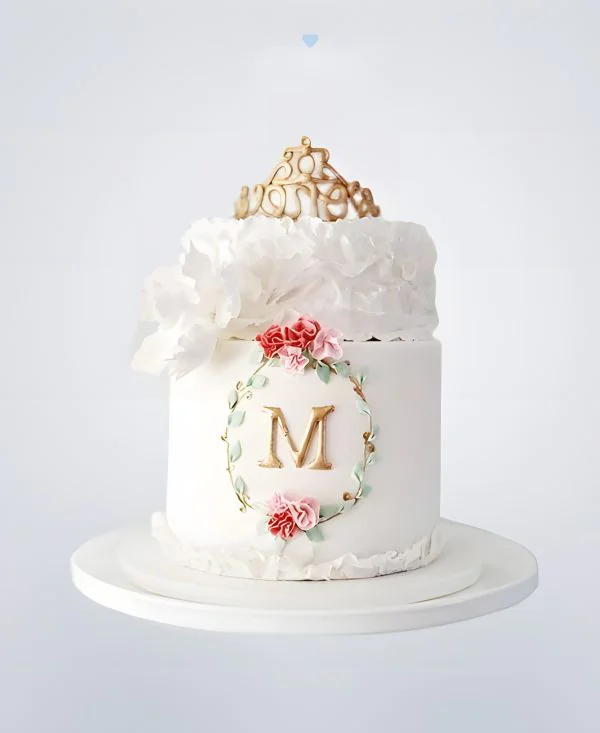 Торт с женской короной и цветами Торт с женской короной и цветами Фото