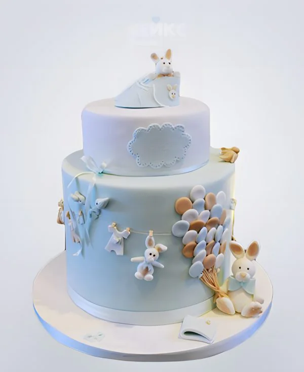 Торт голубого цвета с зайцами и шарами Торт голубого цвета с зайцами и шарами Фото