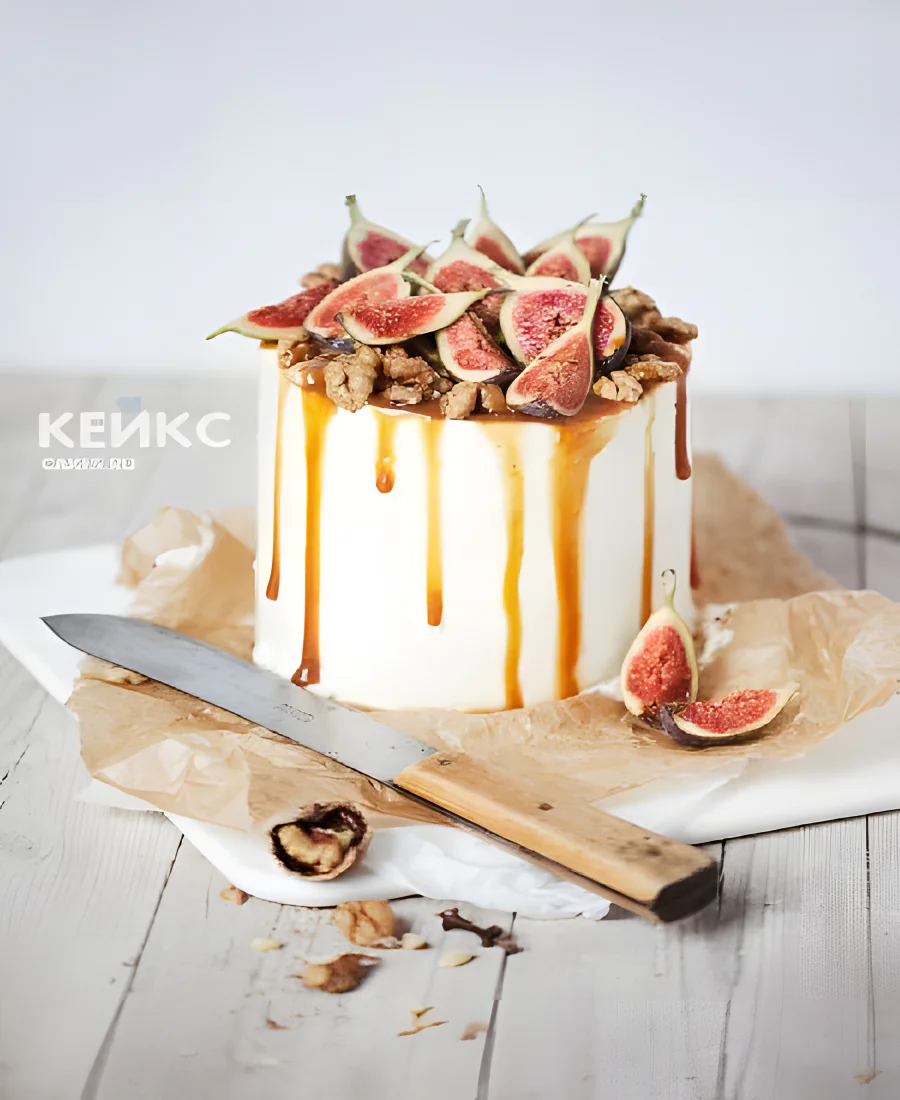 Оригинальный торт политый карамелью с инжиром и орехами Оригинальный торт политый карамелью с инжиром и орехами Фото