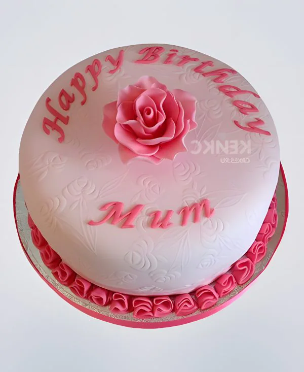 Розовый торт с цветами и надписью Фото