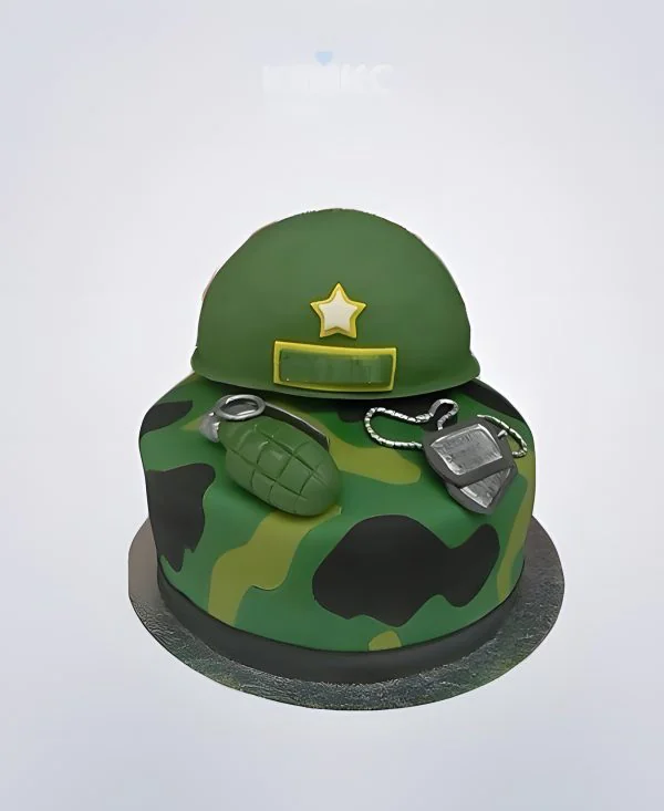 Зеленый торт на 23 февраля с каской и гранатой Фото