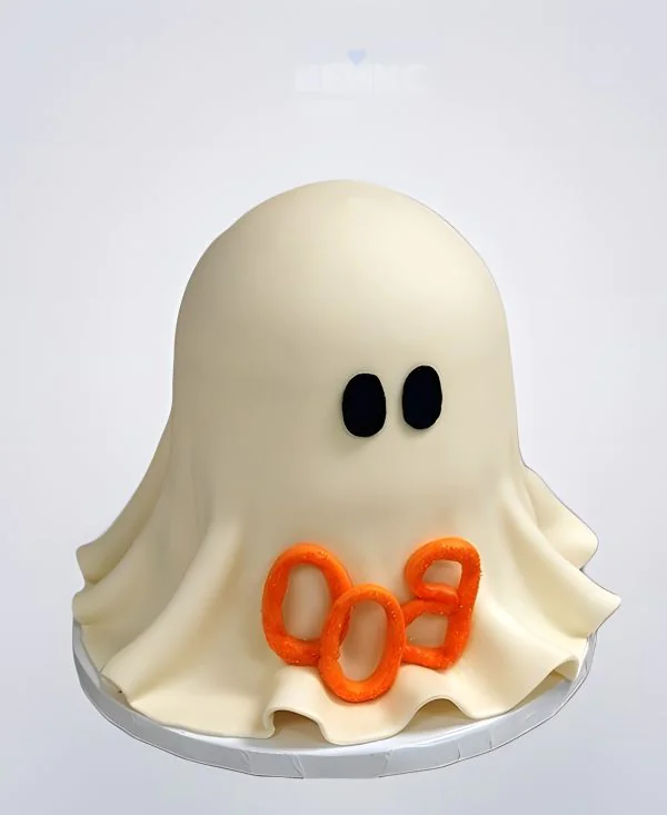 Забавный торт в виде призрака на Хэллоуин Забавный торт в виде призрака на Хэллоуин Фото