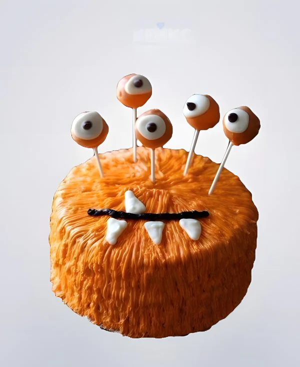 Забавный торт на Хэллоуин оранжевый монстр Забавный торт на Хэллоуин оранжевый монстр Фото