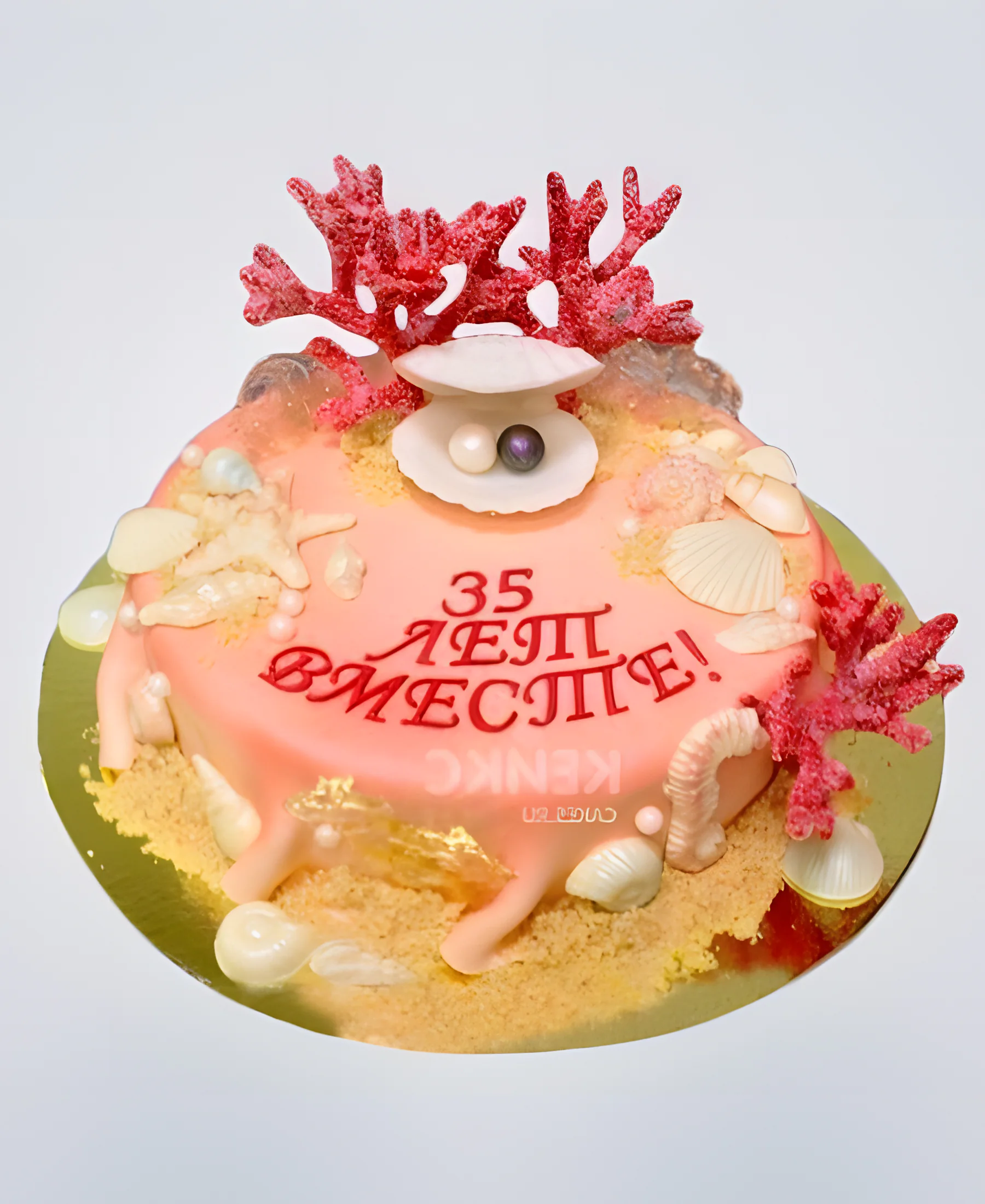 Розовый торт на коралловую свадьбу с жемчугом и ракушками Фото