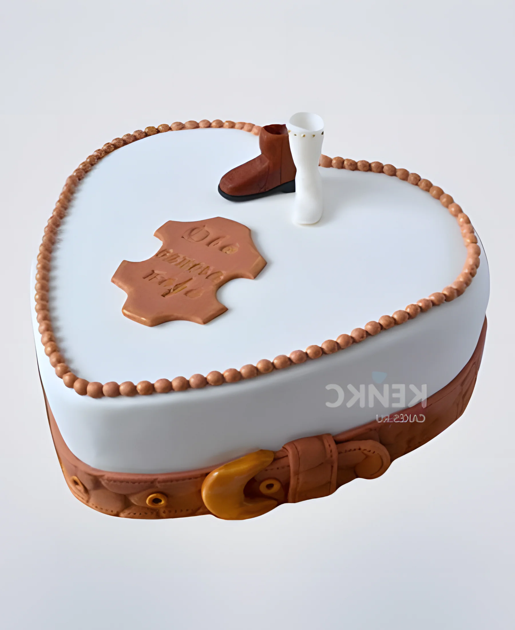 Торт сердце на кожаную годовщину свадьбы Фото