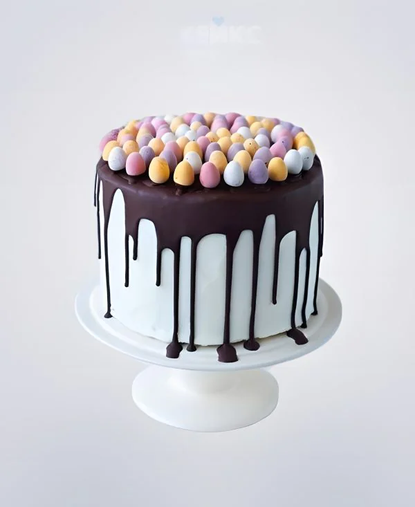 Голубой торт на Пасху с шоколадной глазурью Фото