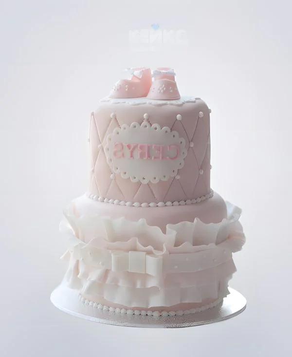 Торт нежно-розового цвета с надписью Торт нежно-розового цвета с надписью Фото