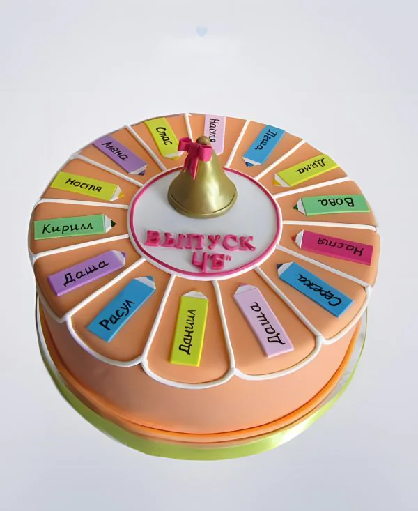 Торт на выпускной 4 класс с именами и колокольчиком Торт на выпускной 4 класс с именами и колокольчиком Фото