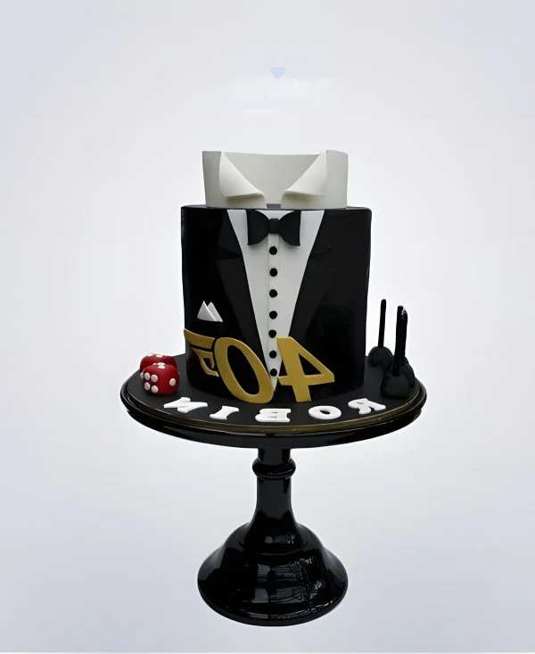 Торт в виде черного костюма с золотыми цифрами Торт в виде черного костюма с золотыми цифрами Фото