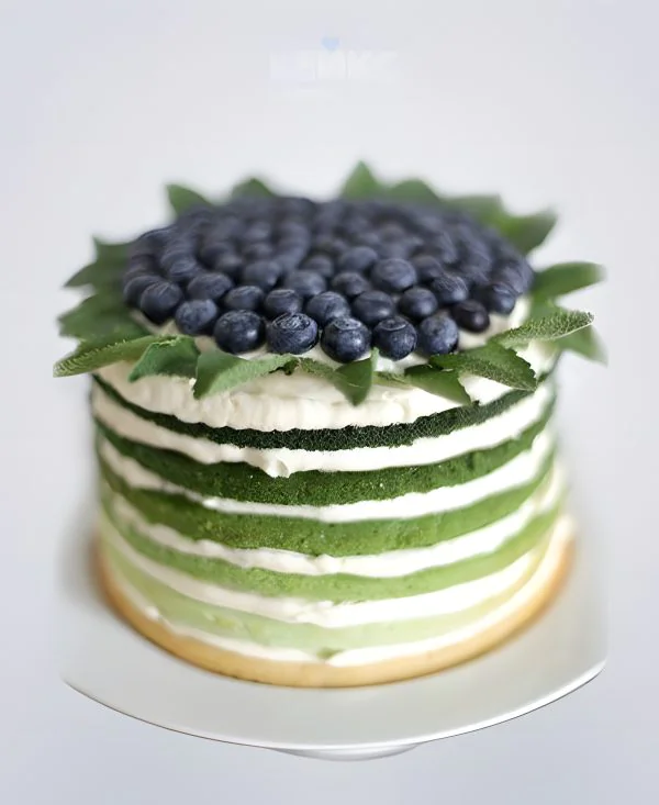 Торт зеленый с черникой Торт зеленый с черникой Фото