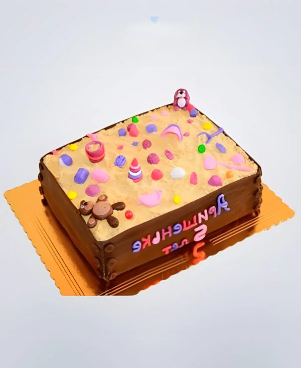 Торт в виде большой песочницы с розовыми игрушками Торт в виде большой песочницы с розовыми игрушками Фото