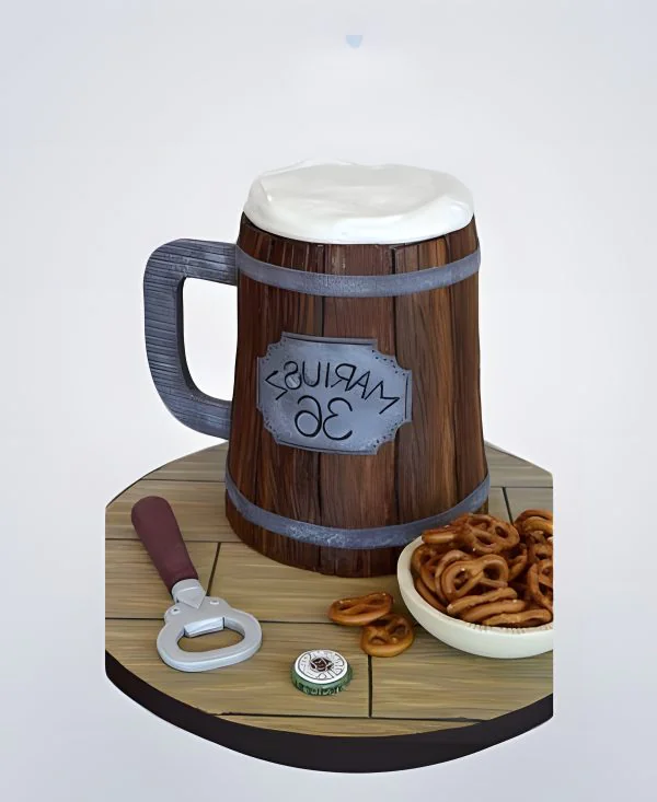 Торт в виде деревянной кружки с пивом Торт в виде деревянной кружки с пивом Фото