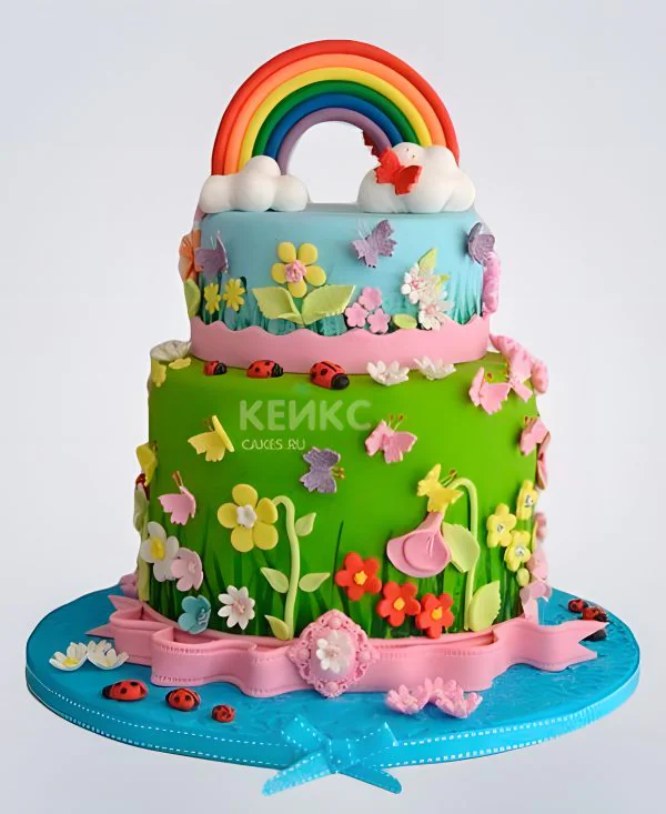 Яркий торт с радугой над полянко Фото