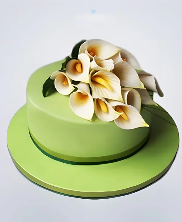 Нежный торт с цветами каллы Фото