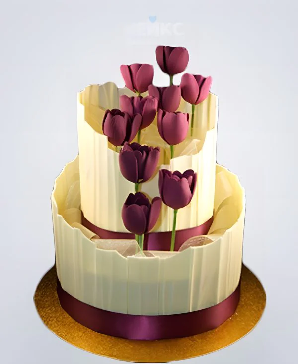 Торт с бордовыми тюльпанами Торт с бордовыми тюльпанами Фото
