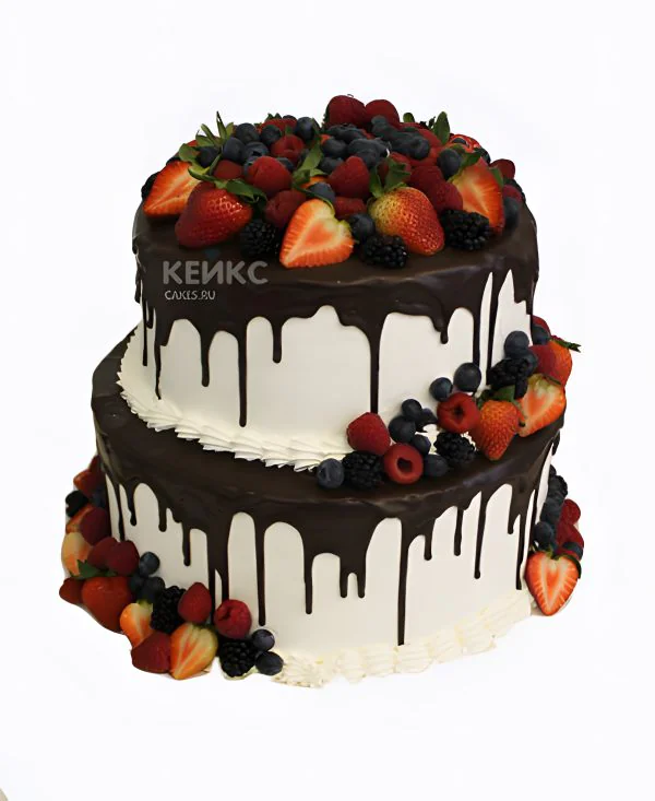 Бисквитный торт с клубникой и сливками Бисквитный торт с клубникой и сливками Фото