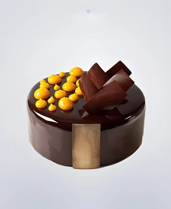 Шоколадный зеркальный торт с элементами желтого Шоколадный зеркальный торт с элементами желтого Фото