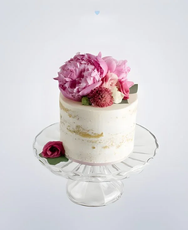 Торт с крупными пионами голый Торт с крупными пионами голый Фото