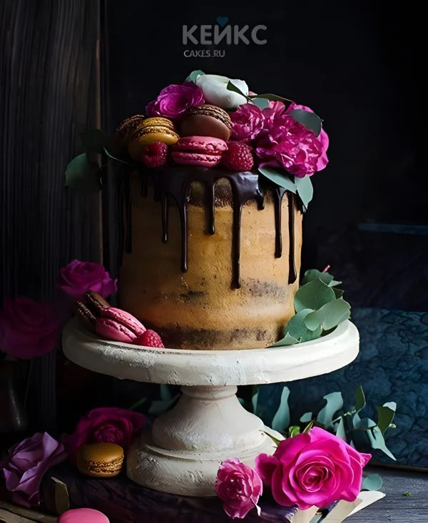 Торт с розовыми цветами и малиной Фото