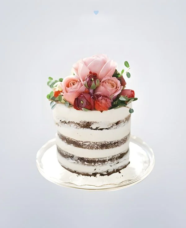 Торт украшенный нежно-розовыми цветами Торт украшенный нежно-розовыми цветами Фото