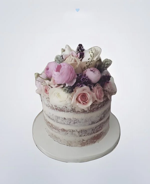 Красивый открытый торт с пышными цветами Красивый открытый торт с пышными цветами Фото