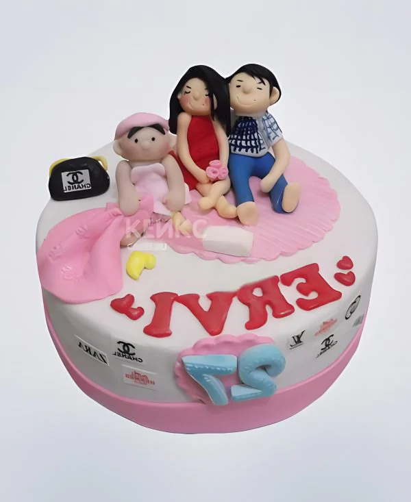 Торт с цифрами и фигурками под одеялом Фото