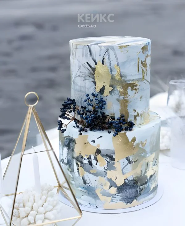 Синий торт с необычными узорами Фото