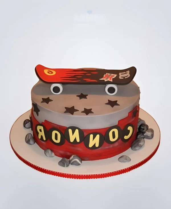 Оригинальный торт с фигуркой скейтборда Фото