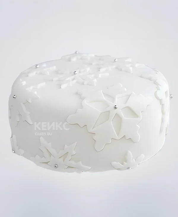 Белый торт из мастики со снежинками Фото