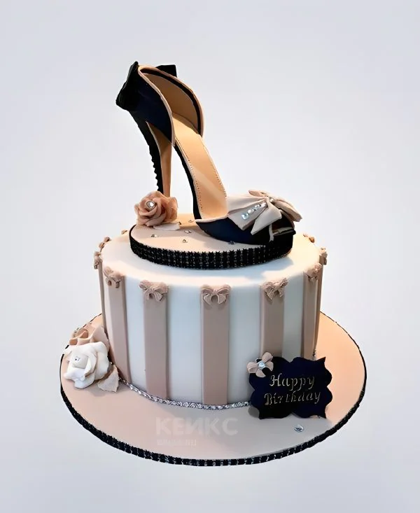 Торт туфелька с бантиком на подставке Торт туфелька с бантиком на подставке Фото
