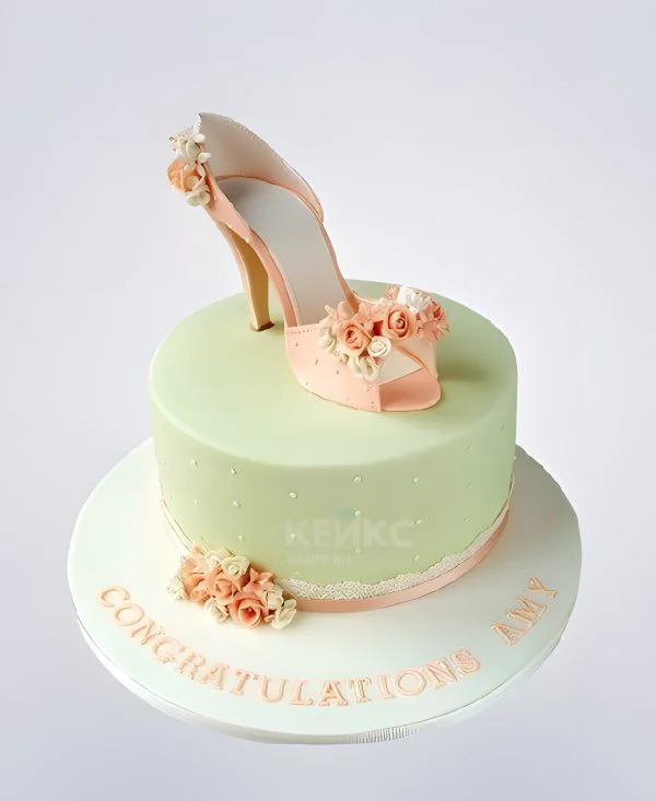 Нежно-зеленый торт с туфелькой Нежно-зеленый торт с туфелькой Фото