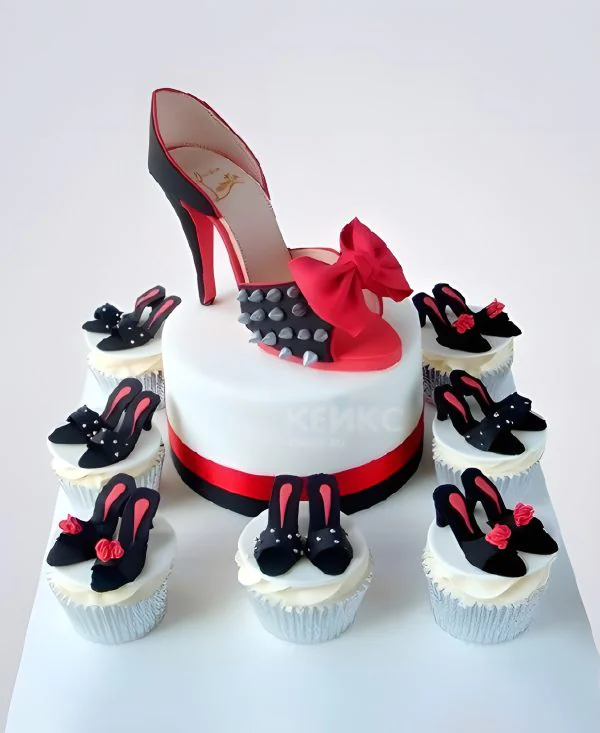 Торт в виде черно-красной Туфельки с красным бантом Торт в виде черно-красной Туфельки с красным бантом Фото