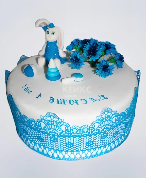 Торт с васильками и зайчиком Фото