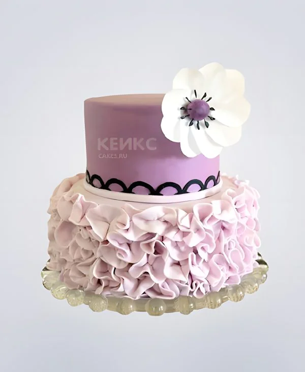 Розовый торт с рюшами и белым цветком для женщины на юбилей 30 лет Фото